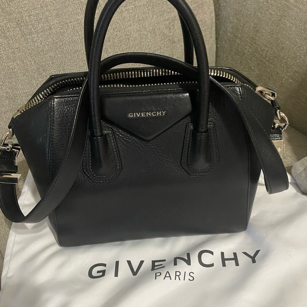 Excellent Condition/Barely Worn “Givenchy” Antigo… - image 1